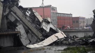 Moottoritiesilta romahti Genovassa - kymmenien pelätään kuolleen: 14.08.2018 15.45