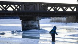 Jäälläliikkujan kannattaa varoa heikkoja jäitä: 17.01.2019 11.33