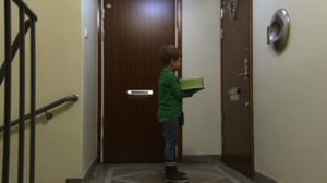 Ruben soittaa ovikelloa