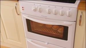 Ruben soittaa ovikelloa