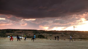 Kolmasulottuvuus.fi: Köyhyys - miksi? Sade on jumala