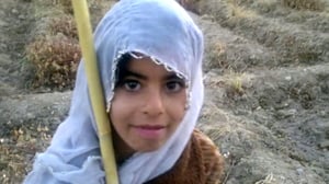 Kolmasulottuvuus.fi: Köyhyys - miksi? Afgaanityttö