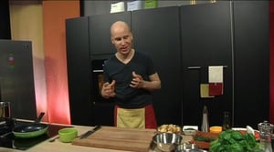 Voita & Sokeria: Silakkarullia, nokkospestoperunoita ja punasipulivinaigrettea