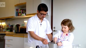 Sormilla vai puikoilla (viittomakielelle tukattuna): Sormilla vai puikoilla (viittomakielelle tulkattuna)