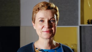 101 kirjaa: 1956 Irja Virtanen: Kenttäharmaita naisia