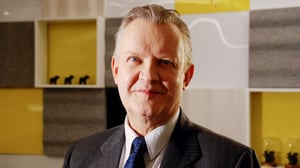 101 kirjaa: 1944 Armas J. Pulla: Jees, leskiyli-insinöörskä, sanoi vääpeli Ryhmy.