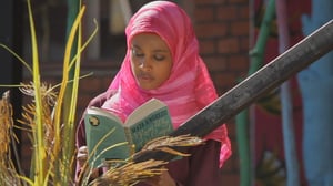 Kirjojen Suomi: Kummit: Maryan Abdulkarim: Tämä kirja oli pakko panna kiertämään