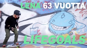 Kioski trending: 63-vuotias Lena skeittaa, peinttaa, uimahyppää ja sirkustelee.