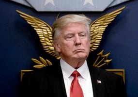 Yle Uutisluokka Triplet: Trump rajoittaa muslimimaiden kansalaisten maahantuloa