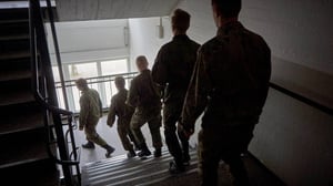 Yle Uutisluokka Triplet: Kaksoiskansalaisia koskeva ohjeistus tulee Puolustusvoimien tiedustelulaitokselta