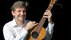 Pentti Hildén uppträder live i studion