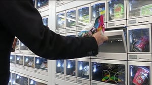 Yle Uutisluokka Triplet: Forssalainen ruokakauppa toimii kuin bensa-automaatti