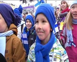 Yle Uutisluokka Triplet: Lahden MM-hiihdot käyntiin koululaisten toritapahtumassa