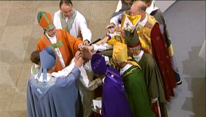 Yle Uutisluokka Triplet: Piispat eivät aio hyväksyä sateenkaariparien vihkimistä