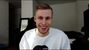 Yle Uutisluokka Triplet: Tubettaja Roni Back: Kuntapolitiikan pitäisi kiinnostaa myös nuoria