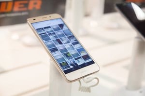 Yle Uutisluokka Triplet: Nokiaa odottaa kova kamppailu puhelinmarkkinoilla