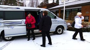 Yle Uutisluokka Triplet: Taksi kuskaa asiakkaita pankkiin Töysässä