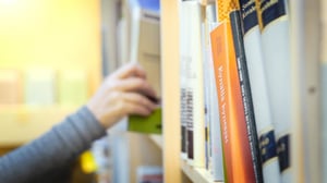 Luova 100: Päätoimittaja ja suomen kielen professori Anne Mäntynen