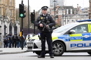 Yle Uutisluokka Triplet: Lontoon terrori-iskussa useita kuolonuhreja