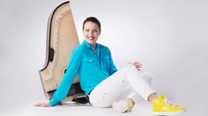 Ida Elina uppträder live