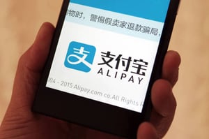 Yle Uutisluokka Triplet: Kiinalainen turisti kaipaa tuttua mobiilimaksutapaa myös Suomessa