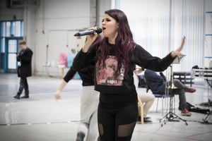 Yle Uutisluokka Triplet: Saara Aalto ei hoppuile albumin kanssa