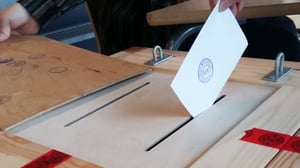 Yle Uutisluokka Triplet: Pienpuolueet pärjäsivät kuntavaaleissa aiempaa paremmin