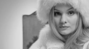 Tyyli-ikonit: Emma Sandström viettelee Catherine Deneuvena