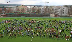 Yle Uutisluokka Triplet: 1300 päiväkotilasta vietti unelmiensa liikuntapäivää leikkien ja tanssien