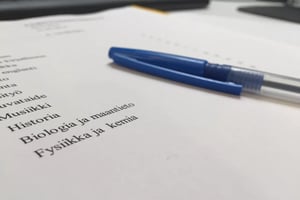 Yle Uutisluokka Triplet: Numeroista luovutaan yläkouluissakin, paitsi päättötodistuksissa