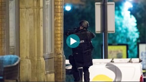 Yle Uutisluokka Triplet: Pommi räjähti pop-konsertissa Manchesterissa