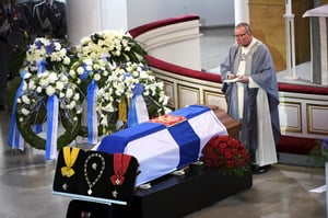 Yle Uutisluokka Triplet: Presidentti Mauno Koivisto saatettiin haudan lepoon