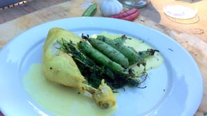 Samin grilli: currybroileria ja minttuherneitä