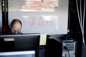 Yle Uutisluokka Triplet: Vain harva valehtelee sairastumisesta pomolleen