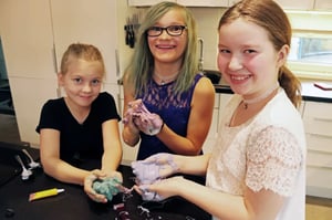 Yle Uutisluokka Triplet: Limavillitys kiinnostaa alakouluikäisiä tyttöjä