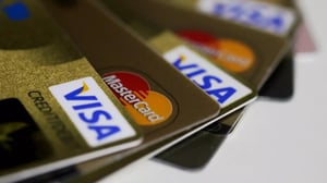 Yle Uutisluokka Triplet: Pidä huolta pankkikortistasi – tiedot voidaan kopioida helposti