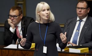 Yle Uutisluokka Triplet: Perussuomalaiset valitsivat presidenttiehdokkaakseen Laura Huhtasaaren