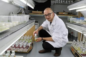 Yle Uutisluokka Triplet: Bioreaktorista voi löytyä apu ruuantuotannon ongelmiin