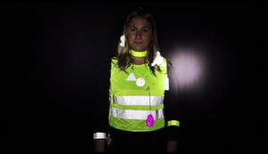 Yle Uutisluokka Triplet: Tee itsesi näkyväksi pimeällä – käytä heijastinta