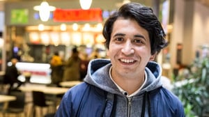 Yle Uutisluokka Triplet: Prepaid-maksukortti on ratkaissut monen turvapaikanhakijan työllistymisen