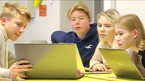 Yle Uutisluokka Triplet: Digikirjat tuntuvat lukiolaisen kukkarossa