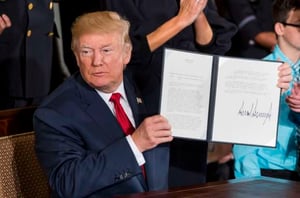 Yle Uutisluokka Triplet: Trump: Opioidit ovat kansallinen terveyskriisi