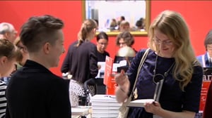 Yle Uutisluokka Triplet: Emmi Itäranta kääntää fantasiakirjansa englanniksi itse (S): 26.10.2015 15.03