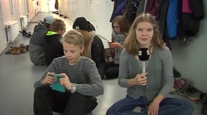 Yle Uutisluokka: Älypuhelimien räplääminen ärsyttää myös nuoria: 05.11.2015 16.00