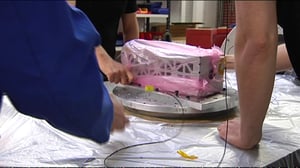 Yle Uutisluokka Triplet: Ensimmäinen Suomessa tehty satelliitti on pian valmiina kiertoradalle (S): 12.11.2015 14.29