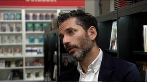 Yle Uutisluokka Triplet: Dekkaristi Jens Lapidus pohtii: Mikä saa nuoren liittymään jengiin? (S): 03.12.2015 18.35