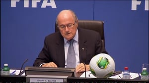 Yle Uutisluokka Triplet: Kansainvälinen jalkapalloliitto Fifa rypee skandaaleissa (S): 08.12.2015 15.25