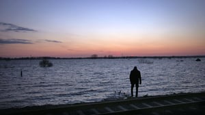 Dok: Pakolaisnainen ja rannerengas: 01.05.2016 20.00