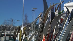 Yle Lahti: Videot: Vanhat sukset muuttuvat koristeaidaksi (S): 16.02.2016 15.23