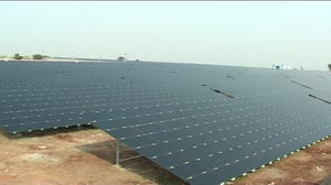 Yle Uutisluokka Triplet: Sähköpulasta kärsivä Intia rakentaa nyt huimalla vauhdilla aurinkoenergiaa (S): 22.02.2016 11.13